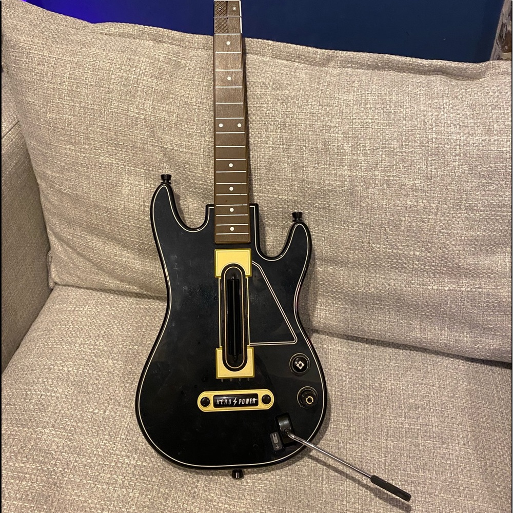 Guitar Hero, “Hero Power”, Wireless game guitar